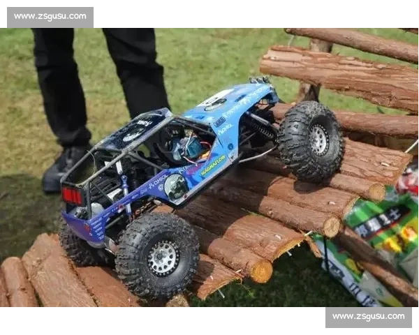 激情四溢的攀爬车比赛挑战极限速度与技巧，燃爆全场动感体验