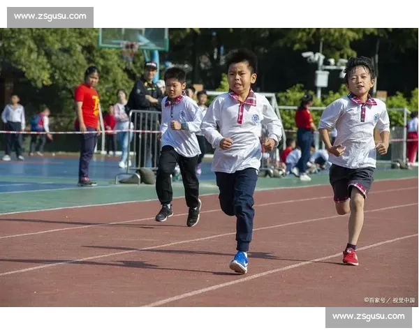 《在激烈竞争中奋勇争先我与队友共同拼搏的抢比赛故事》
